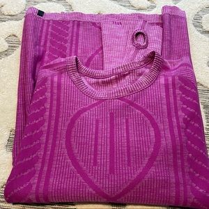 Lululemon Like New Size 10 LS. Check out all my Lulu. Bundle and save!